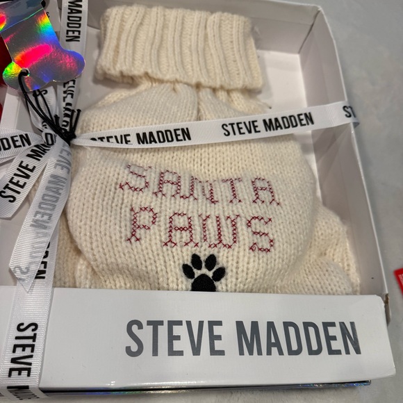 Steve Madden winter gift set beanie pet sweater up to 20lbs & poop bag pouch - Picture 4 of 12
